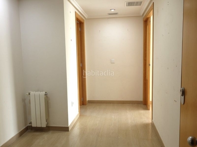 Alquiler piso de un tres dormitorios , con terraza y plaza de garaje en Valencia