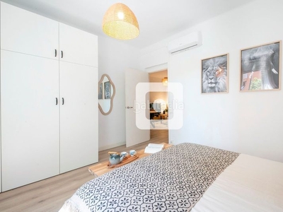 Alquiler piso en alquiler , con 84 m2, 3 habitaciones y 1 baños, ascensor, amueblado, aire acondicionado y calefacción bomba de calor. en Barcelona
