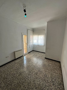Alquiler piso en carrer del mestre joan corrales 36 piso con 3 habitaciones con calefacción en Esplugues de Llobregat