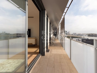 Alquiler piso exclusivo piso de lujo con terraza y vistas a la ciudad en Barcelona