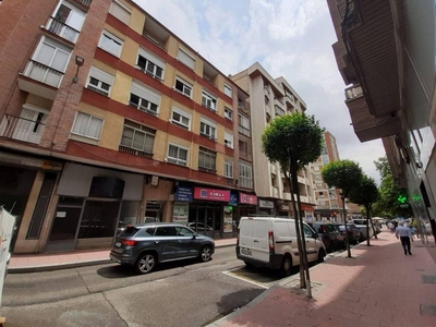 Alquiler Piso Valladolid. Piso de tres habitaciones Cuarta planta