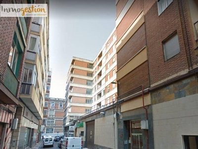 Alquiler Piso Valladolid. Piso de tres habitaciones en Recoletas. Cuarta planta con terraza