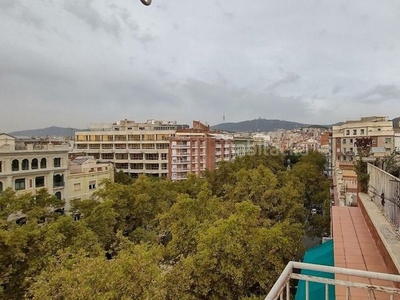 Ático a reformar con dos terrazas y un balcón en Barcelona