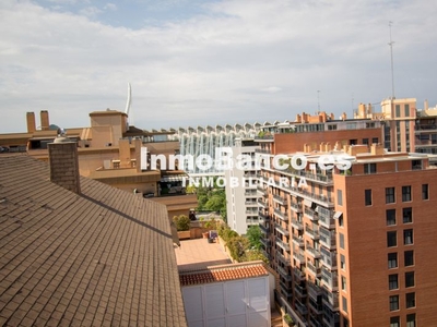 Ático con 2 habitaciones con ascensor, calefacción y aire acondicionado en Valencia