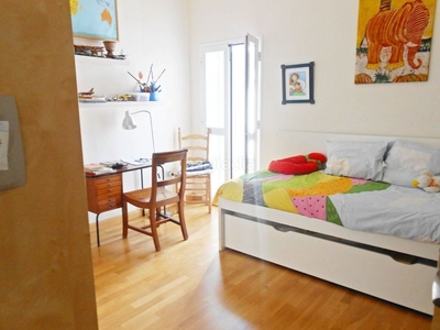 Ático con 2 habitaciones con ascensor y aire acondicionado en Sevilla