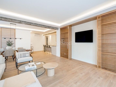 Ático con 3 habitaciones con ascensor, calefacción y aire acondicionado en Madrid