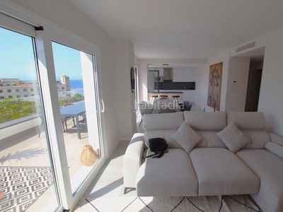 Ático con 4 habitaciones con ascensor, parking, aire acondicionado y vistas al mar en Marbella