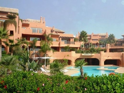 Ático con 4 habitaciones con ascensor, piscina, aire acondicionado y vistas al mar en Marbella