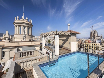 Ático en excelentes condiciones con 3 dormitorios y 209 m² de terrazas en venta en eixample derecho en Barcelona