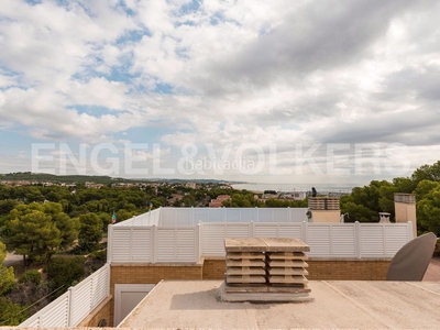 Ático precioso ático con terrazas y piscina privada en Roda de Barà