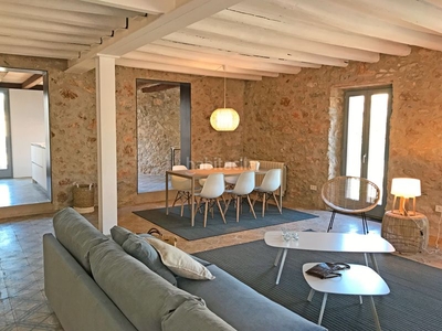 Casa adosada casa de pueblo totalmente reformada en Bellcaire d´Empordà