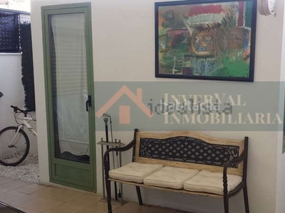 Casa adosada con 4 habitaciones con parking, calefacción y aire acondicionado en San Antonio de Benagéber