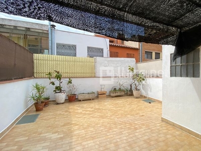 Casa adosada con 5 habitaciones con parking y calefacción en Vilanova i la Geltrú