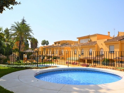 Casa adosada en urbanización la merced casa adosada con 3 habitaciones amueblada con parking, calefacción y aire acondicionado en Marbella