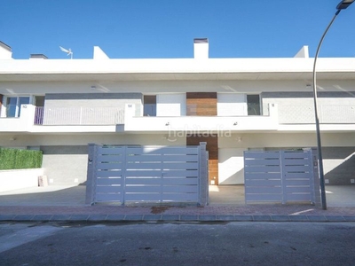 Casa adosada vivienda a estrenar recién terminada junto al mar mediterráneo en San Pedro del Pinatar