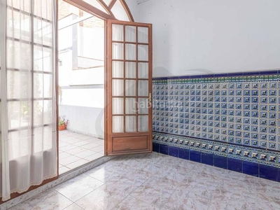 Casa amplia casa con detalles arquitectonicos , patio y posibilidad de parquing en Sabadell