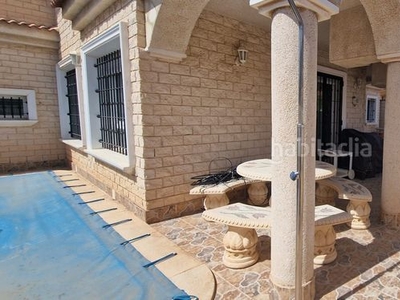 Casa chalet esquina a 3 calles con piscina privada y garaje. en San Pedro del Pinatar