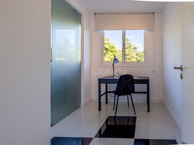 Casa con 4 habitaciones amueblada con parking, piscina, aire acondicionado, jardín y vistas a la montaña en Marbella