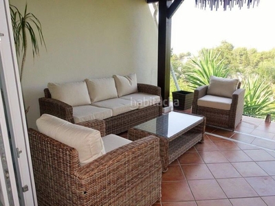 Casa con 4 habitaciones amueblada con parking, piscina, calefacción, aire acondicionado y jardín en Marbella