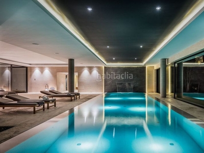 Casa con 7 habitaciones con ascensor, piscina, calefacción, aire acondicionado y jardín en Marbella