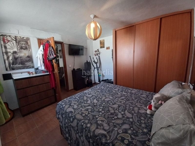 Casa en calle pintado no dudes en llamar para más información y para visitas. en Estepona