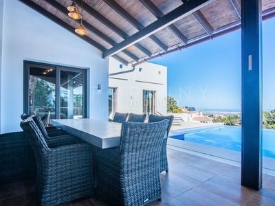 Casa en parque Elviria casa con 6 habitaciones con parking, piscina, calefacción, aire acondicionado y vistas al mar en Marbella