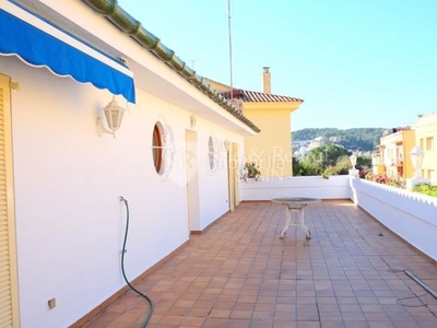 Casa gran casa de 6 habitaciones, garaje y piscina en una situación privilegiada en el centro en Tossa de Mar