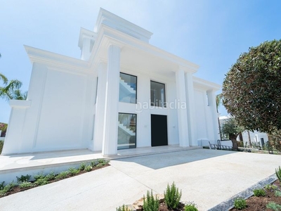 Casa la villa ofrece unas preciosas vistas tanto al mar como a la montaña de la concha! en Marbella