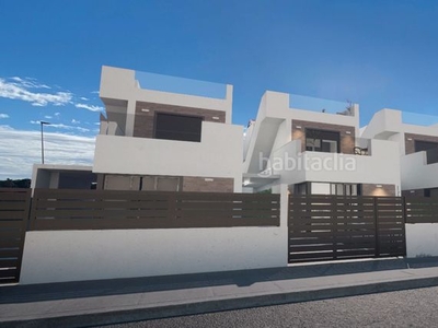 Casa pareada con 3 habitaciones con parking, piscina, calefacción, aire acondicionado y vistas al mar en Alcázares (Los)