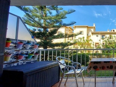 Denia – Las Marinas: Se vende precioso apartamento de dos habitaciones a 120m de la playa.