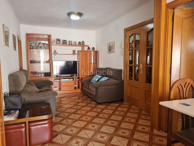 Piso amplio y luminoso piso en el barrio de Sant Roc () en Badalona
