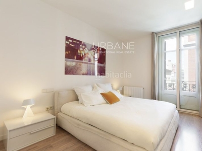 Piso ático en venta , con 178 m2, 4 habitaciones y 2 baños, aire acondicionado y calefacción aire acondicionado. en Barcelona