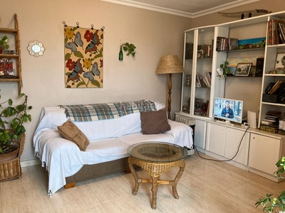 Piso con 3 habitaciones con aire acondicionado en Sevilla