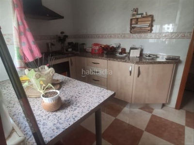 Piso con 3 habitaciones con aire acondicionado en Sevilla