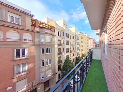 Piso con 6 habitaciones con ascensor, parking, calefacción y aire acondicionado en Madrid