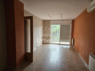Piso , con 91 m2, 3 habitaciones y 2 baños, piscina y ascensor. en Arenys de Mar