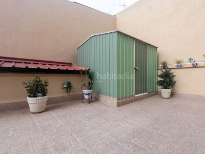 Piso con terraza de 60 m² y 4 habitaciones en Sabadell