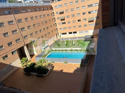 Piso en alquiler en Centro - Cáceres de 2 habitaciones con terraza y piscina