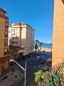Piso en alquiler en Melilla de 4 habitaciones con terraza y ascensor