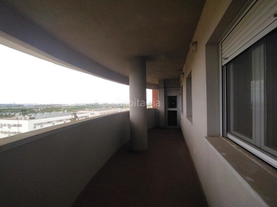 Piso en calle afrodita piso con 4 habitaciones en Sevilla