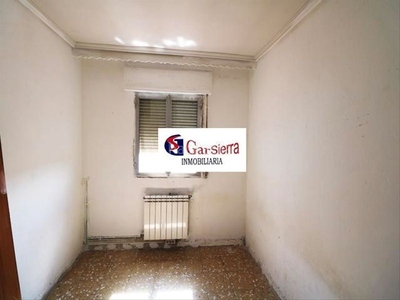 Piso en calle de la fragata 11 piso con 3 habitaciones con ascensor y calefacción en Madrid