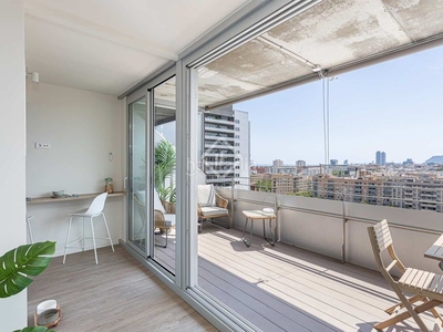 Piso en excelentes condiciones de 2 dormitorios con 12m² terraza en venta en diagonal mar en Barcelona