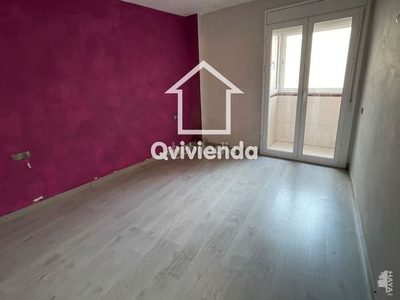 Piso en venta , con 79 m2 y 3 habitaciones y 1 baños. en Barcelona