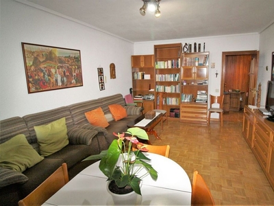Piso en venta en Adurtza - Aretxabaleta de 3 habitaciones con terraza y calefacción