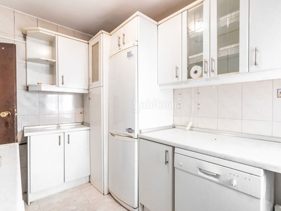 Piso en venta en calle agustín rodríguez bonat en Madrid