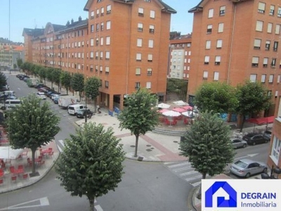 Piso en venta en Milán - Pumarín - Teatinos de 3 habitaciones y 93 m²