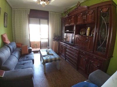 Piso en venta en Santurtzi de 3 habitaciones con balcón y calefacción