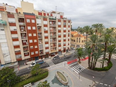 Piso espectacular piso con balcón, plaza de garaje y trastero en Algemesí