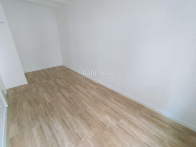 Piso precioso piso reformado en Collblanc, 2 habitaciones dobles en Hospitalet de Llobregat (L´)