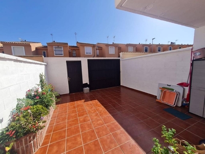 Venta Casa adosada Algeciras. Con terraza 85 m²